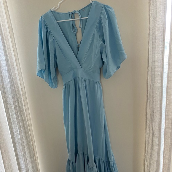 Light Blue Maxi Dress with V-Neck and Tiered Skirt - Picture 3 of 7